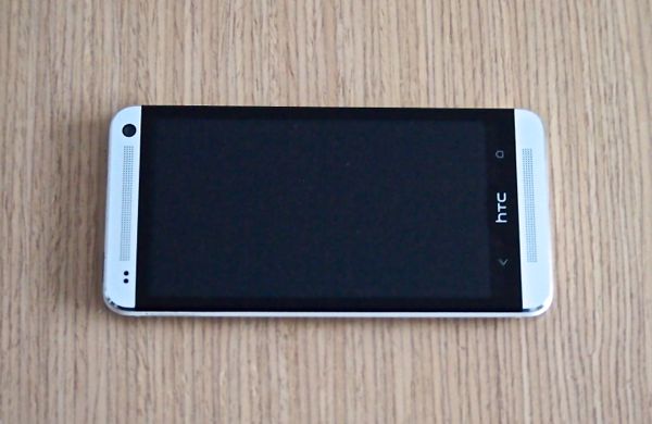 HTC-One-vista cenital