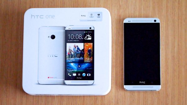 HTC-One-caja